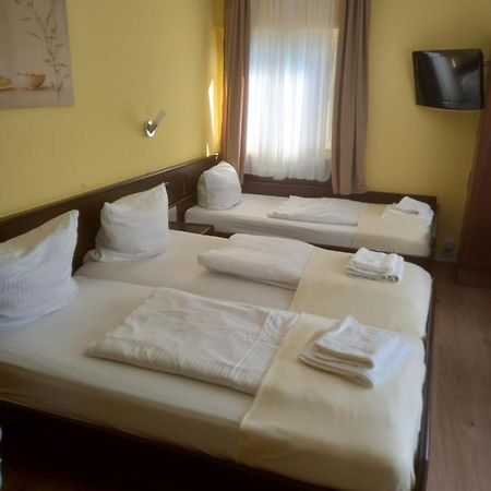 שטוטגרט Hotel Wiesbadener Hof מראה חיצוני תמונה
